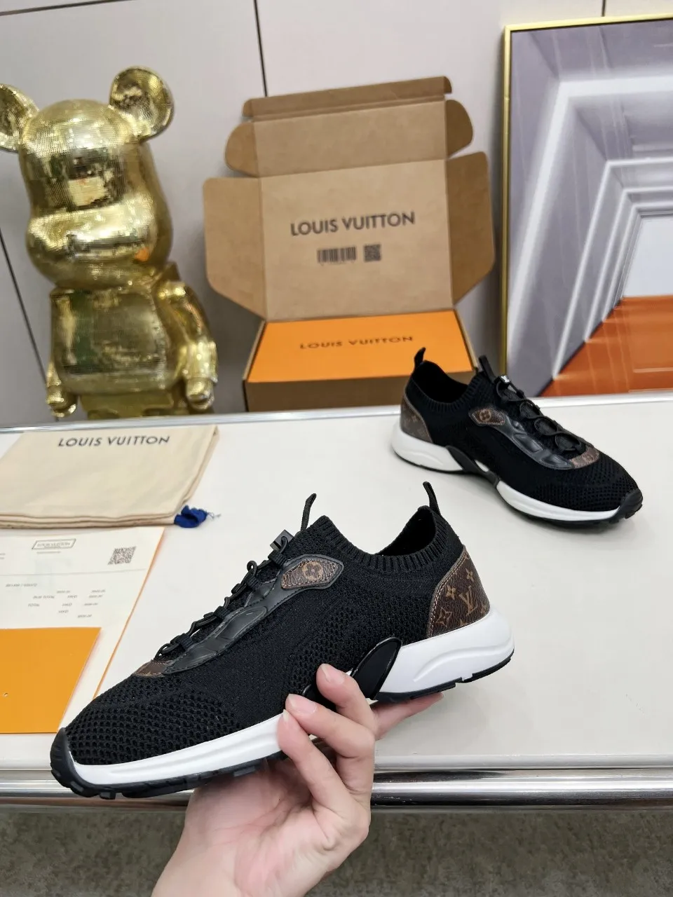 Men's Men's Shoes💰540 Men's and Women's LV Olym Men's Shoes💰ia sneakers are knitted technical fabric body with Monogram canvas trim, elastic laces and pull tabs for easy on and off, and light outsoles embellished with Monogram flowers for a comfortable and elastic wearing experience. Knitted technical fabric shoelaces, Louis Vuitton elements 35-45 (34*45*46* custom-made, non-refundable and non-exchangeable)